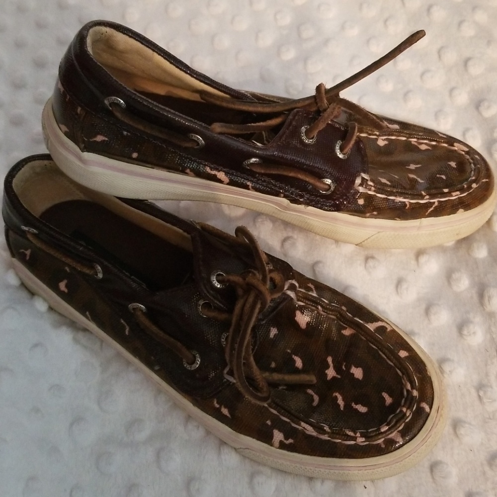 Big girls size 2 leather giraffe sperry shoes
